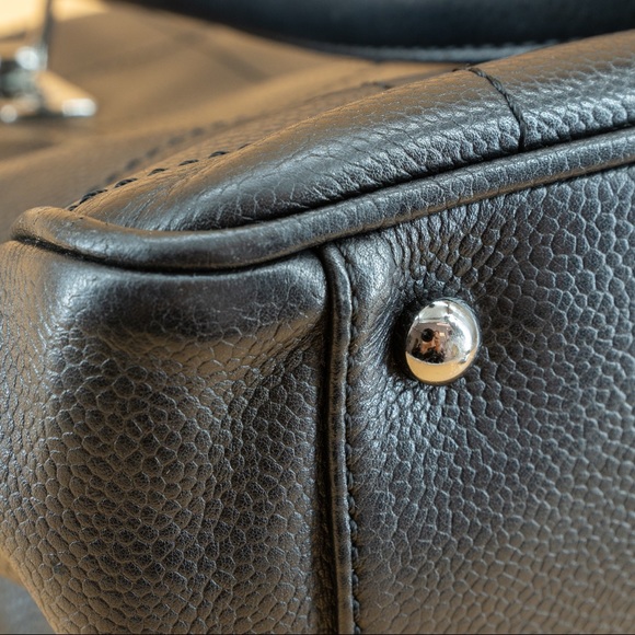 CHANEL Vintage chocolate bar leather tote - Picture 10 of 13